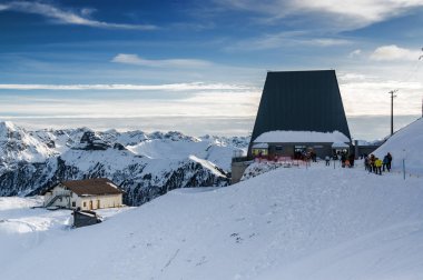 Val di Fassa, Trentino-Alto-Adige bölgesi, İtalya Canazei yakınındaki Belvedere Vadisi'nin gün batımı görünümü.