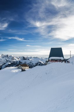 Val di Fassa, Trentino-Alto-Adige bölgesi, İtalya Canazei yakınındaki Belvedere Vadisi'nin gün batımı görünümü.