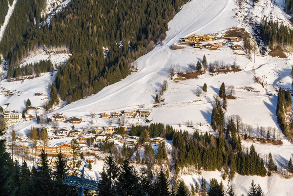 Vista ensolarada das montanhas perto de Zell am See, Áustria . — Fotografia de Stock