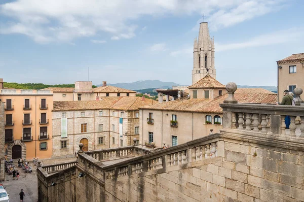 Troebel zicht op de kathedraal van Girona in Catalonië, Girona, Catalonië, — Stockfoto