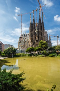 Güneşli görünümünü Sagrada Familia, Roma Katolik Katedrali Barcelona, İspanya.
