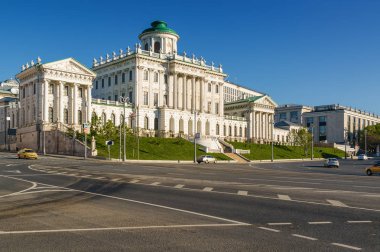 Sabah güneşli görünümünü Pashkov House, Moskova, Rusya.