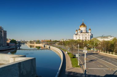 Sabah panoramik manzarasını Moskova Katedrali İsa'nın kurtarıcı, Moskova Nehri'ne ve dolgu Bolşoy Kamenny Köprüsü, Moskova, Rusya. 