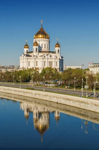 Утренний панорамный вид на Московский собор Христа Спасителя , — стоковое фото