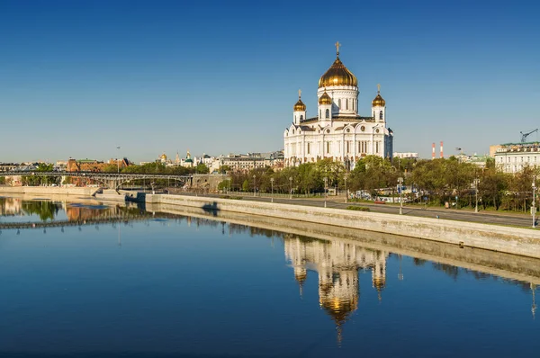 Утренний панорамный вид на Московский собор Христа Спасителя , — стоковое фото