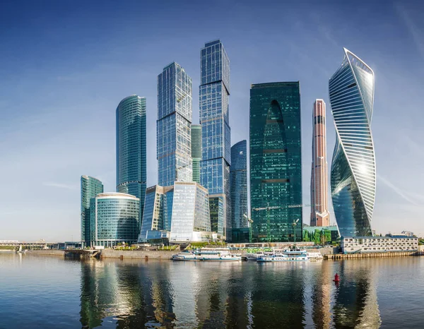 莫斯科-城-国际商务中心，莫斯科，俄罗斯的早晨全景视图. — 图库照片