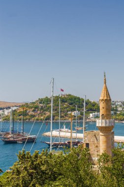 Güneşli Limanı üzerinden Castle of St. Peter, Bodrum, Muğla ilinin görünümünü.