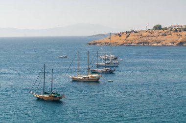 Güneşli Limanı üzerinden Castle of St. Peter, Bodrum, Muğla ilinin görünümünü.