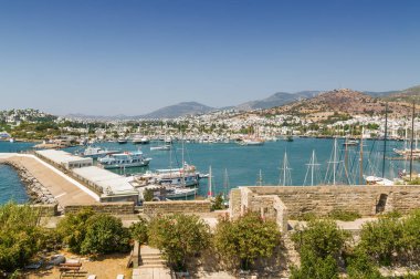 Güneşli Limanı üzerinden Castle of St. Peter, Bodrum, Muğla ilinin görünümünü.
