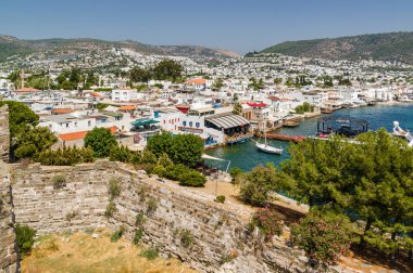 Güneşli Limanı üzerinden Castle of St. Peter, Bodrum, Muğla ilinin görünümünü.