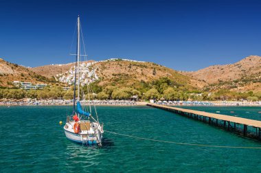 Bodrum, Muğla, Türkiye yakın Ortakent, teknelerin güneşli görünümü.