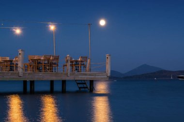 Ortakent, Muğla ili, Tu restoranın pier gün batımı görünümü