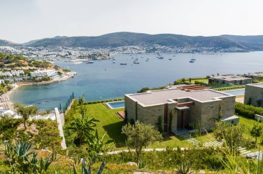 Bodrum ile oldfashioned Tepesi'nden güneşli görünümünü yel, Muğla ili, Türkiye değirmenleri.