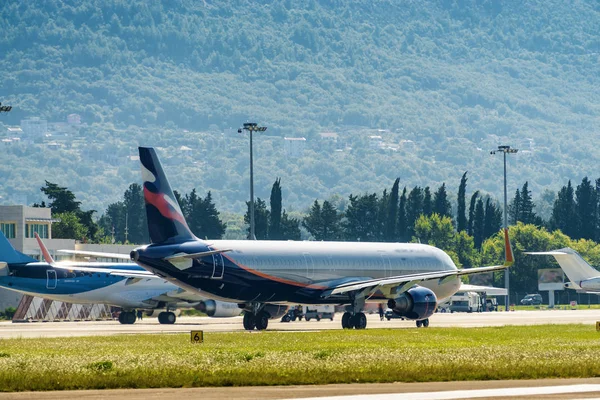 Karadağ 'ın Tivat Havalimanı sabah görüşü.