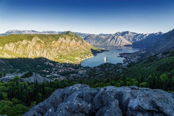 Paisaje soleado de montaña de la mañana del parque nacional de Lovcen, Dinari —  Fotos de Stock