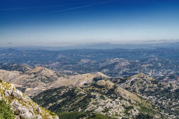 Ηλιόλουστο πρωινό ορεινό τοπίο του εθνικού πάρκου Lovcen, Δηνάρι — Φωτογραφία Αρχείου