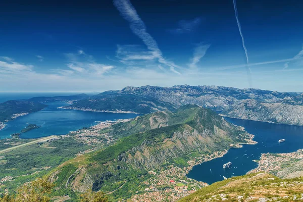 Zonnig berglandschap van Lovcen Nationaal Park, Dinarische Alpen, — Stockfoto