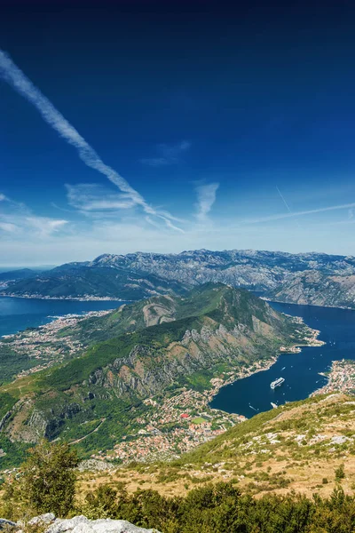 Zonnig berglandschap van Lovcen Nationaal Park, Dinarische Alpen, — Stockfoto