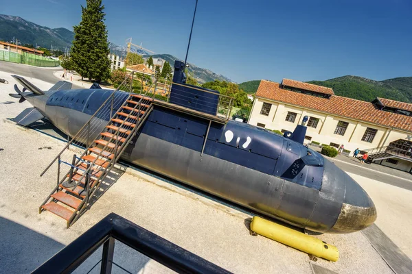 Velhos submarinos em museu marinho perto de Porto Montenegro, Tivat, Mo — Fotografia de Stock