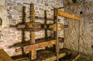 Karadağ 'ın Bar kenti yakınlarındaki Stari Bar kasabasındaki kalenin içinde.