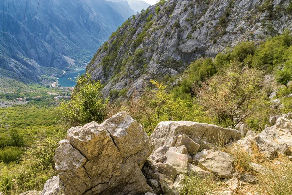 Ηλιόλουστη Θέα Στον Κόλπο Μπόκα Κότορ Κοντά Στο Ρισάν Μαυροβούνιο — Φωτογραφία Αρχείου