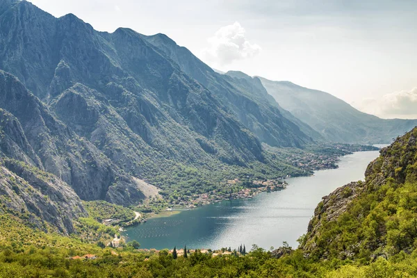 Zonnig Uitzicht Boka Kotor Bay Bij Risan Montenegro Europa — Stockfoto