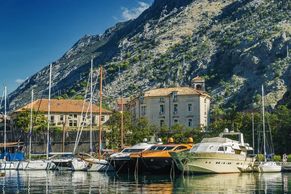 Słoneczny Poranek Panoramiczny Widok Zatokę Kotor Pobliżu Starego Miasta Czarnogóra — Zdjęcie stockowe