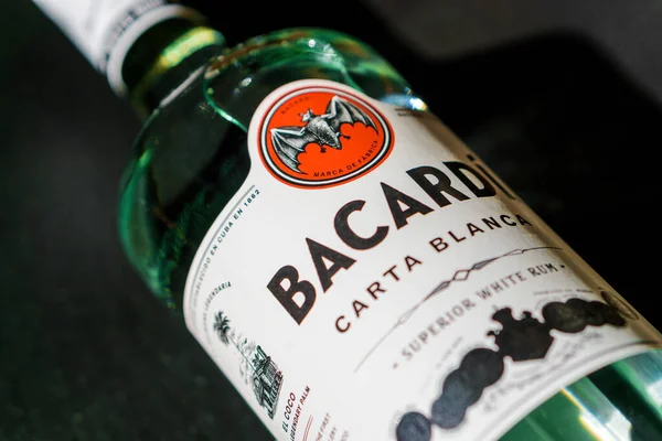 Moscow Russia Április 2020 Közelkép Bacardi Logotípus Palack Wgite Rum — Stock Fotó