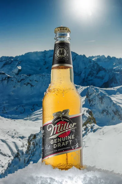 Moscú Rusia Mayo 2020 Botella Enfriada Cerveza Miller Genuine Draft —  Fotos de Stock