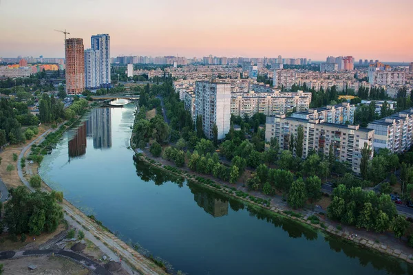Rusanovka - okres v levém břehu Kyjev, Ukrajina — Stock fotografie