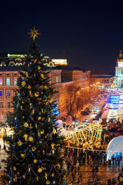 Kiev, Ukrayna'nın merkezinde Sophia'nın meydanında yeni yıl süslemeleri ile XTree. 13 Ocak 2017
