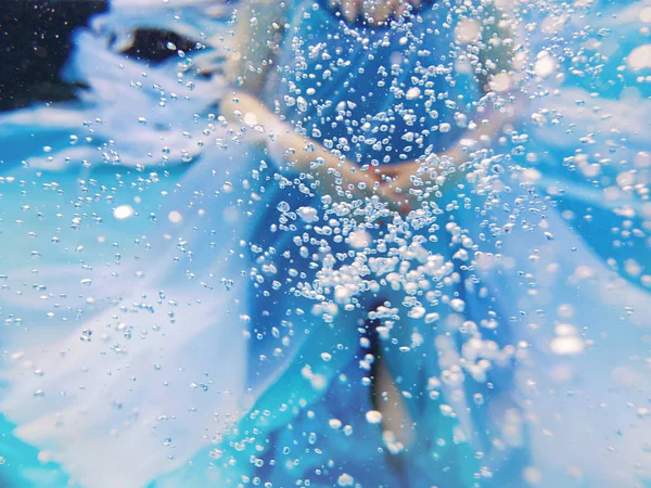 Abstract Underwater fashion portrait of beautiful young woman in blue dress throught air bubbles — Stock Photo, Image