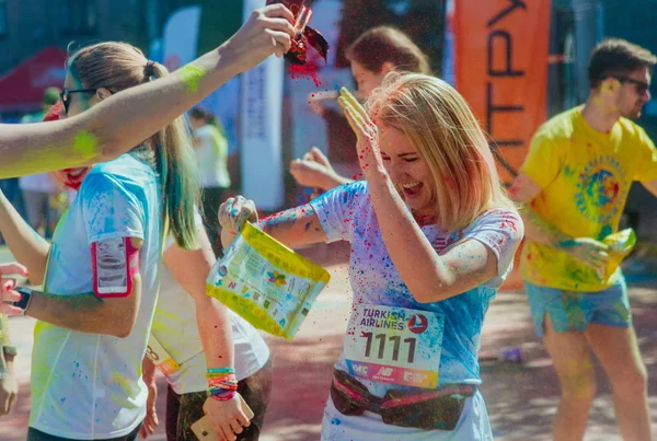 Rapportage schietpartijen van marathon Colorrun Kiev 2017, Oekraïne. 04 juni 2017. — Stockfoto