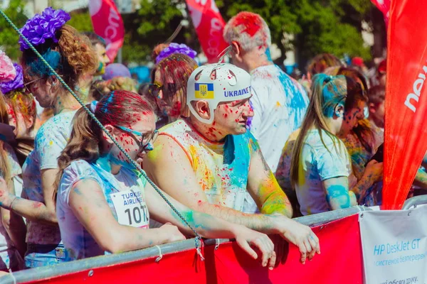 Rapportage schietpartijen van marathon Colorrun Kiev 2017, Oekraïne. 04 juni 2017. — Stockfoto