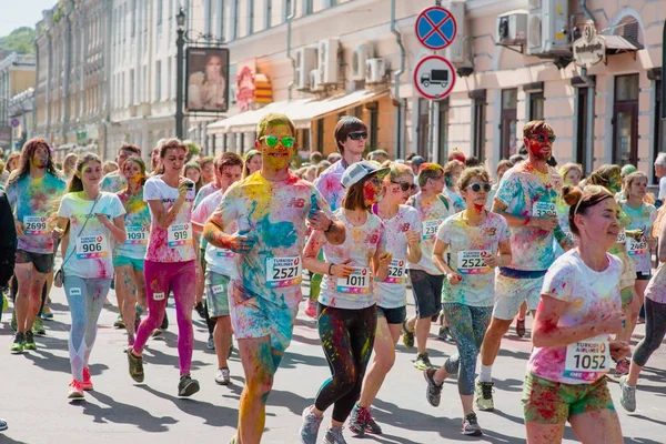 Rapportage schietpartijen van marathon Colorrun Kiev 2017, Oekraïne. 04 juni 2017. — Stockfoto