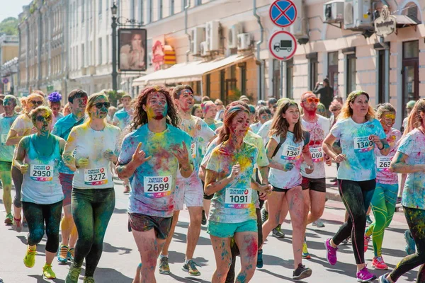 Rapportage schietpartijen van marathon Colorrun Kiev 2017, Oekraïne. 04 juni 2017. — Stockfoto