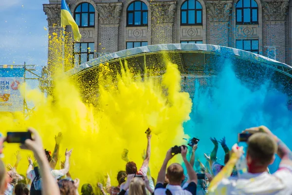 Rapportage schietpartijen van marathon Colorrun Kiev 2017, Oekraïne. 04 juni 2017. — Stockfoto