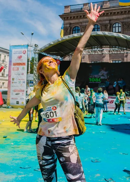 Rapportage schietpartijen van marathon Colorrun Kiev 2017, Oekraïne. 04 juni 2017. — Stockfoto