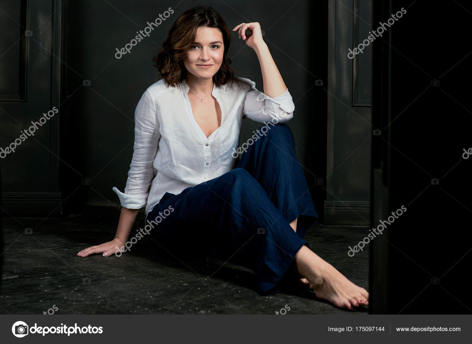 Portraite Young Beautiful Smiling Woman Actress Short Brown Hair