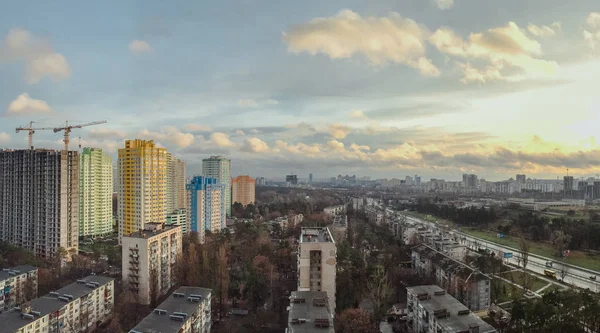 Paisagem Urbana Kiev Com Edifícios Novos Antigos Primavera Foto Móvel — Fotografia de Stock