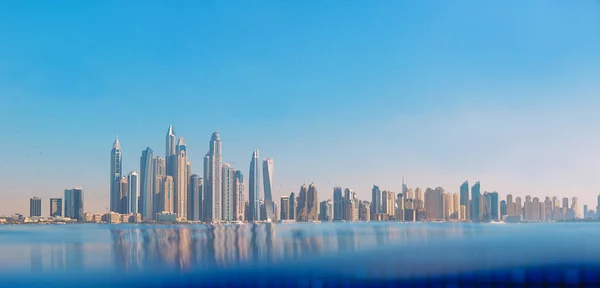 Stadtbild Des Modernen Dubai Yachthafens Mit Spiegelung Wasser — Stockfoto