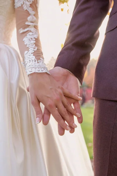 Руки Влюбленной Супружеской Пары Концепция Отношений Любви Нежности — стоковое фото