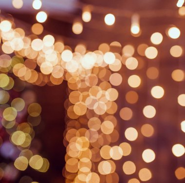  Bokeh 'li çelenk sarısı parlak ışıklar