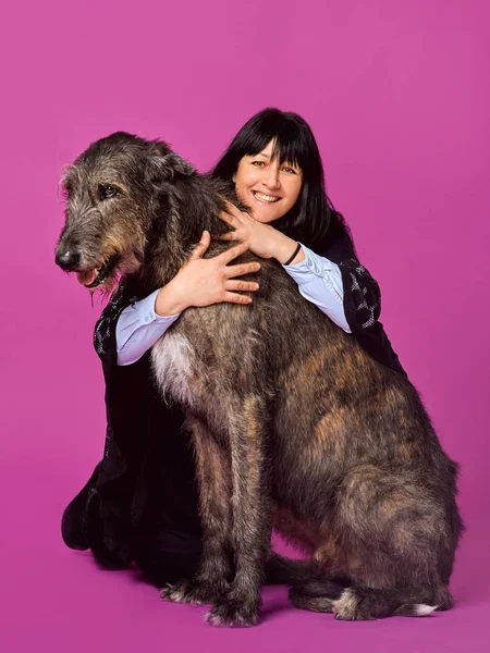 Smiling Cheerful Happy Brunette Woman Grey Irish Wolfhounds Fuchsia Color — Stock Photo, Image