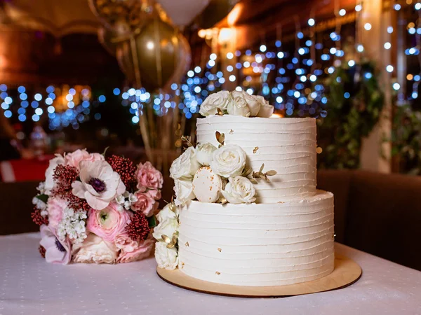 Ανθοδέσμη Της Νύφης Καταπληκτική Γαμήλια Τούρτα Λουλούδια Έννοια Γάμου Και — Φωτογραφία Αρχείου