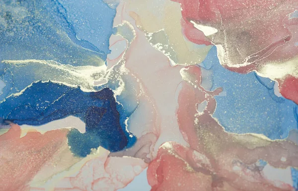 Alkol mürekkebi tablosu (mercan, mavi ve altın rengi). Soyut renkli arka plan, duvar kağıdı. Akrilik boyaları karıştırıyorum. Modern sanat. Mermer dokusu. Alkol mürekkebi renkleri saydam. Soyut çağdaş sanat sıvısı. Karşıtlık Mürekkebi deseni