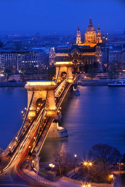 Budapeste a capital da Hungria atravessada pelo rio Danúbio — Fotografia de Stock