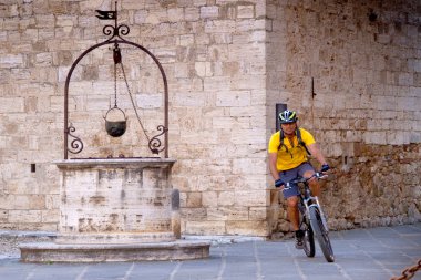 Val d'Orcia, Siena, Toskana, İtalya - gezi dağ bisikleti