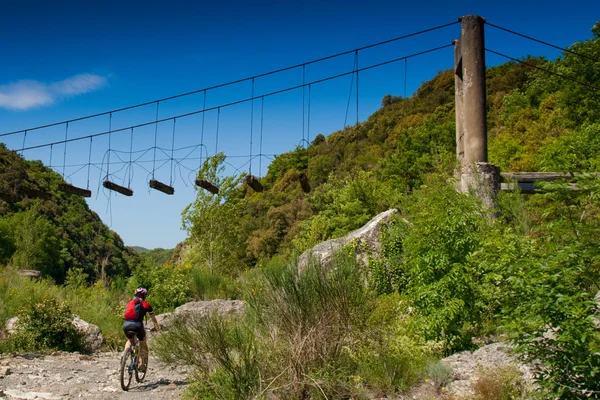 Val d'Orcia, Siena, Toskánsko, Itálie - výlet na horských kolech — Stock fotografie