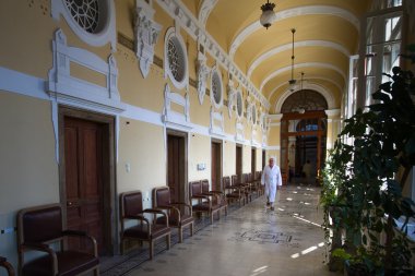 Budapeşte, Macaristan - 28 Mart 2012: Tuna Nehri tarafından geçti